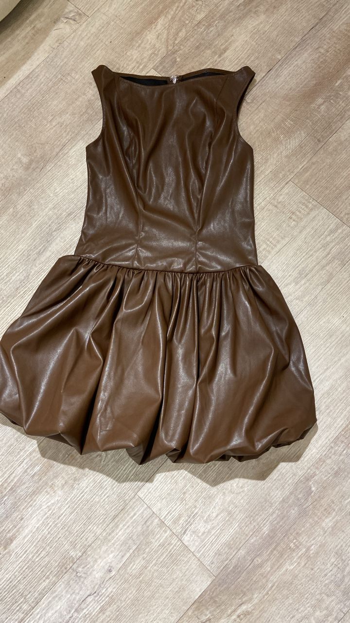 Veatido marron de cuerina S cb $105