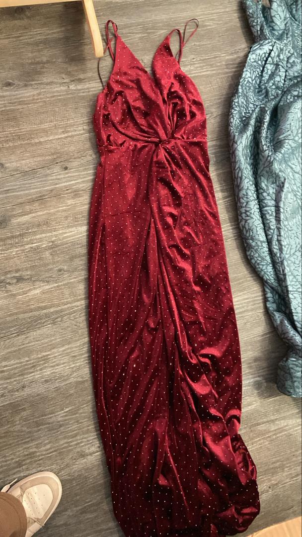 Vestido terciopelo vino con brillos S cb $115