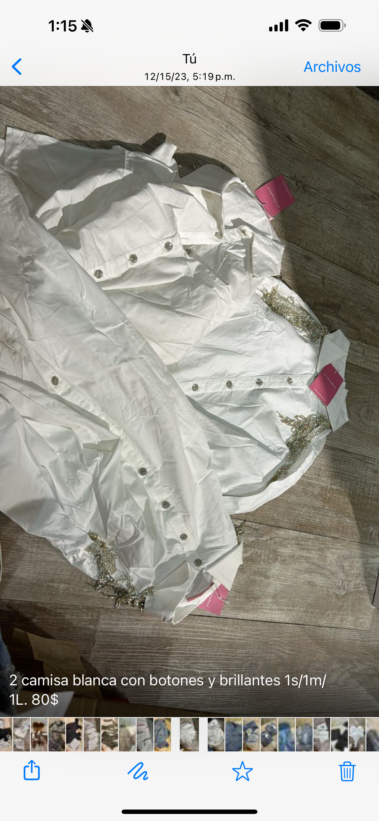 Camisa blanca con botones y brillantes