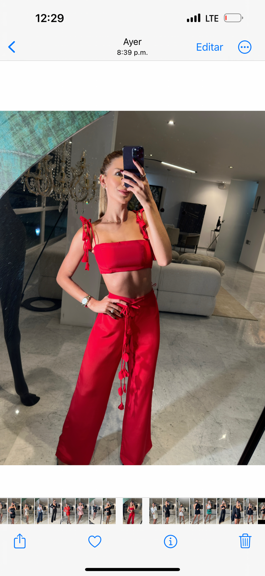 Set rojo de top y pant de vestir con voladitos
