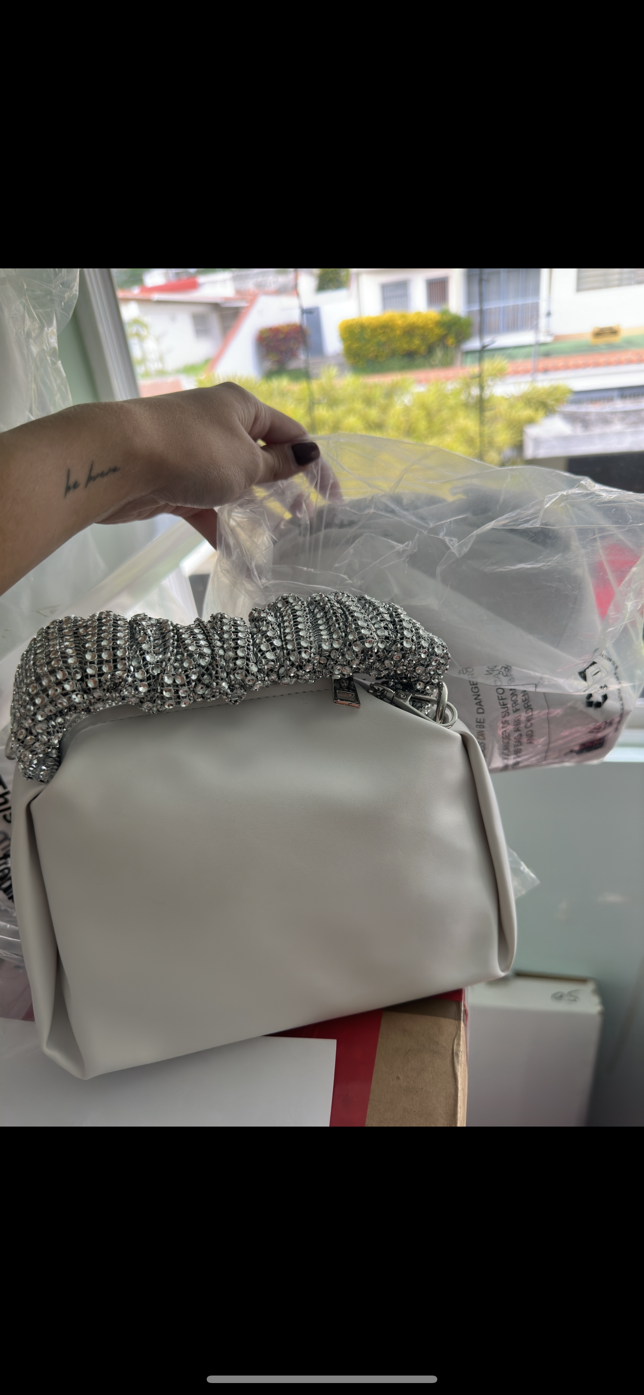 Cartera blanca asa brillante