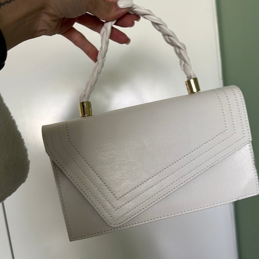 Cartera blanca con dorado