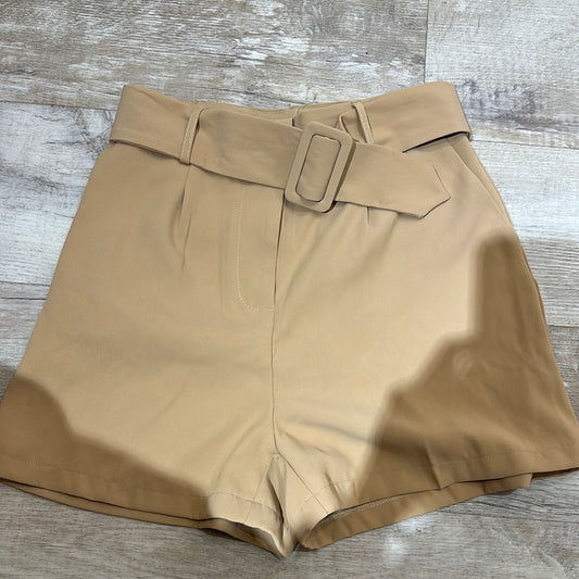 Short beige de vestir cinturón