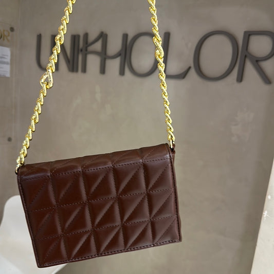Cartera marrón con dorado