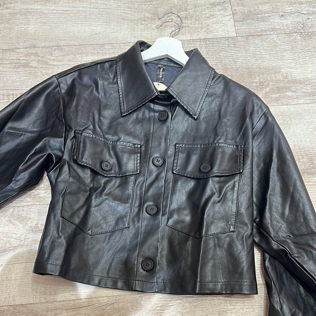Chaqueta de cuero negra de botones