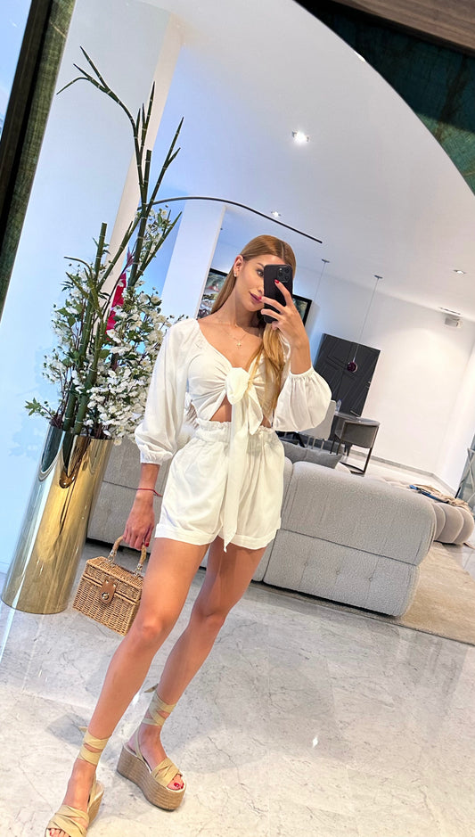Set blanco de top mangalarga y short lino playero